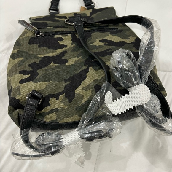 💥PRICE⬇️
 MIX NO. 6 - Camo Back Pack Purse • - Picture 6 of 7